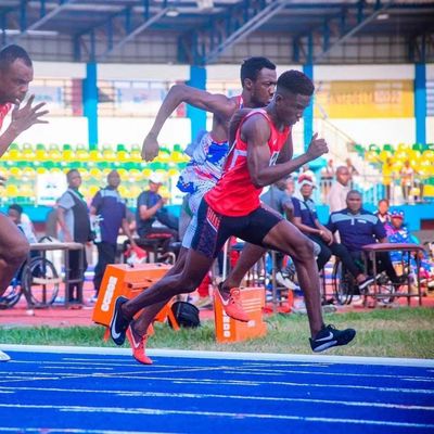 Prefabricated Athletic Running Track with 9-15mm Thickness Long Service Life and Customizable Colors