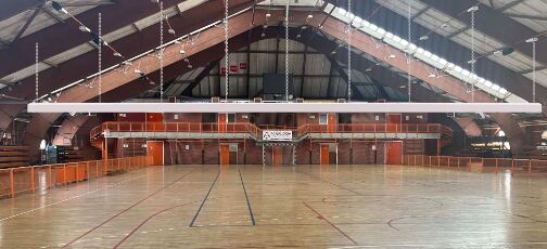 Good price Automatic Electric Control System Divider Curtain High Strength Fabric Customizable Color For Indoor Sports online